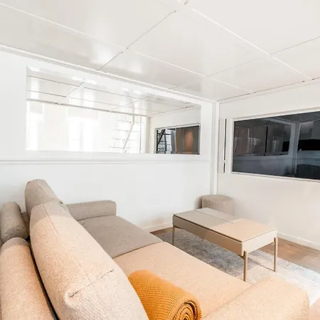 Elegant Luxury 1st باريس