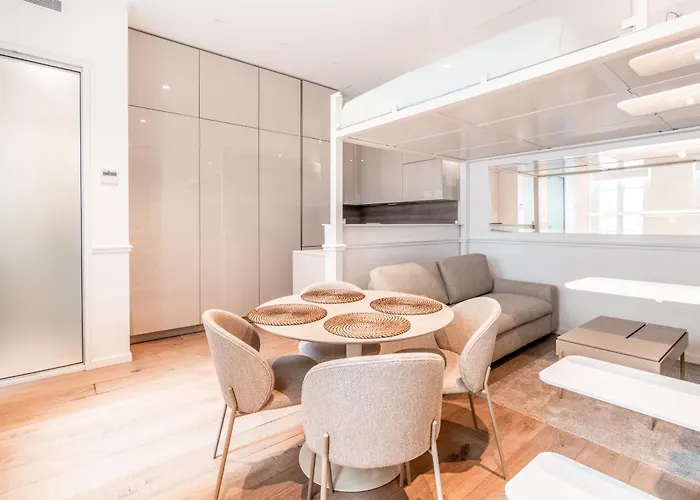 Elegant Luxury 1st Paris