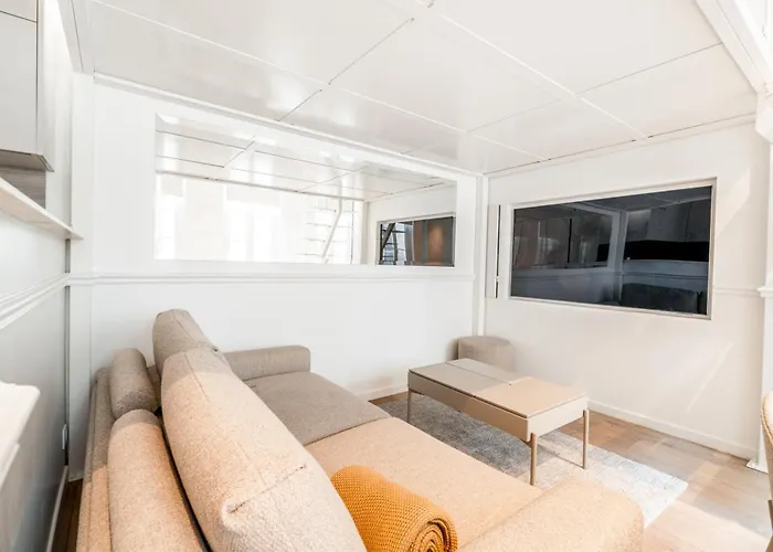 Elegant Luxury 1st Paris