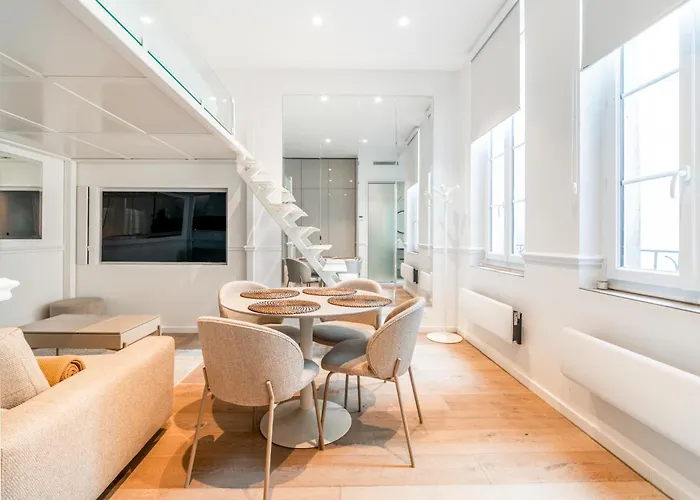 Elegant Luxury 1st Paris